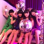 SUPER☆GiRLSがセクシーボディコン姿を新曲『恋☆煌メケーション!!!』MVで披露！