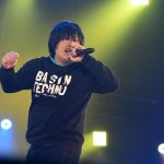 岡崎体育がCOUNTDOWN JAPANに初出場！エンターテイメント性溢れる演出とネタ連発にオーディエンスは一気に虜に！？