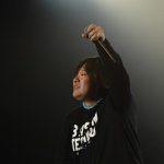 岡崎体育がCOUNTDOWN JAPANに初出場！エンターテイメント性溢れる演出とネタ連発にオーディエンスは一気に虜に！？