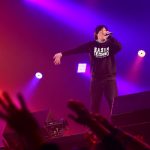 岡崎体育がCOUNTDOWN JAPANに初出場！エンターテイメント性溢れる演出とネタ連発にオーディエンスは一気に虜に！？