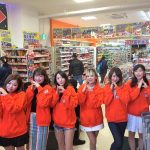 【独占レポ】ダイコクドラッグPRアイドル・DDプリンセスが1stアルバム『TSUBASA』の発売報告に店舗をまわる！