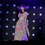 中条あやみが迫力の巨大ウェディング風衣装からセクシーな肩出し！東京ガールズコレクション2017 S/S