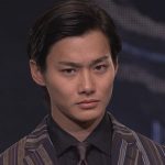 【動画】野村周平が神戸コレクションにゲスト出演！グレイのストライプ柄のスーツで決める！