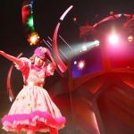 【ライブレポート】巨大な太鼓を叩き、インディアン姿やロシアンスタイルも披露。きゃりーぱみゅぱみゅが全25公演のツアーファイナルを締めくくる。