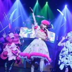 【ライブレポート】巨大な太鼓を叩き、インディアン姿やロシアンスタイルも披露。きゃりーぱみゅぱみゅが全25公演のツアーファイナルを締めくくる。