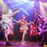 【ライブレポート】巨大な太鼓を叩き、インディアン姿やロシアンスタイルも披露。きゃりーぱみゅぱみゅが全25公演のツアーファイナルを締めくくる。