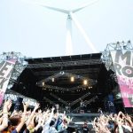 【ライブレポート】メトロックの最終日、オープンニングを飾ったキュウソネコカミ。ライブでおなじみ、あの“筋斗雲”が今回はダブルで登場！