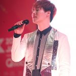 【写真特集】五人組メンズグループ・CODE-Vが白スーツでセクシーなダンスパフォーマンス！『Spring Love』で美声を響かせる！