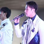 【写真特集】五人組メンズグループ・CODE-Vが白スーツでセクシーなダンスパフォーマンス！『Spring Love』で美声を響かせる！