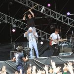 【ライブレポート】メトロックの最終日、オープンニングを飾ったキュウソネコカミ。ライブでおなじみ、あの“筋斗雲”が今回はダブルで登場！