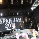 【ライブレポート】JAPAN JAM初日のSKY STAGE、一発目はゴールデンボンバー。今年もみどりの日に大いなる悪ふざけで会場を盛り上げる！