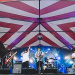 【ライブレポート】野外フェス「人間交差点2017」にBase Ball Bearが登場。次々と贅沢なゲストが登場し、ラストはRHYMESTERとのセッションも。