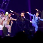 スガシカオ主催フェスでRADIO FISHが『PERFECT HUMAN』他4曲、全力パフォーマンス！中田敦彦「高校時代からスガさんの大ファン」