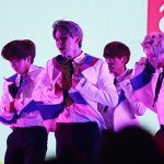 【写真特集】9人組韓国ダンスボーイズグループ・SF9が白衣装で圧巻のライブパフォーマンス！クイズコーナーではSEXYポーズも？！