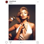 ローラが胸元を大胆に開いた圧倒的にセクシーな姿を披露！自身がプロデュースする香水『VASILISA』の新作をアピール！