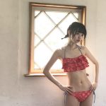 Seventeen専属モデル、江野沢愛美が水着プロデュース！ビーチの視線を独占するカラフルなデザインは必見！