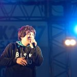 【ライブレポート】岡崎体育が興奮と爆笑の入り交じる熱狂ステージでメトロックを支配！「また来年・・・デカいステージでお会いしましょう！」