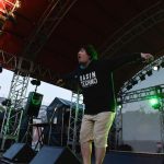 【ライブレポート】岡崎体育が興奮と爆笑の入り交じる熱狂ステージでメトロックを支配！「また来年・・・デカいステージでお会いしましょう！」