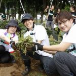 SPYAIRが福島市の農地ボランティア活動にサプライズで参加！自分の手で収穫した水ナスの味に大興奮！