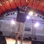 【ライブレポート】岡崎体育が興奮と爆笑の入り交じる熱狂ステージでメトロックを支配!「また来年・・・デカいステージでお会いしましょう!」