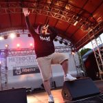 【ライブレポート】岡崎体育が興奮と爆笑の入り交じる熱狂ステージでメトロックを支配！「また来年・・・デカいステージでお会いしましょう！」