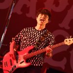 【ライブレポート】JAPAN JAMのSKY STAGEに結成30周年のスピッツが登場。懐かしのギターを手に90年代テレビ出演時の意外なエピソードを披露！