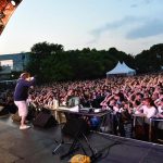 【ライブレポート】岡崎体育が興奮と爆笑の入り交じる熱狂ステージでメトロックを支配！「また来年・・・デカいステージでお会いしましょう！」