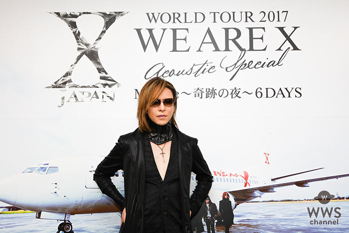 X JAPAN YOSHIKIが大阪城ホール開演前に黒のサポーターを巻いて登場！「XがJAPANになる前に火がついたのが大阪。 初日なのでノリすぎないようにしたいです(笑)」