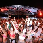 水着美女も熱狂！広大な海を目の前に水着で楽しめるビーチフェス『RINKU BEACH FES 2017』開催！