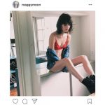 マギーがセクシーすぎる真っ赤なランジェリー姿を披露！抜群のスタイルで魅了！