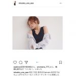 AAA宇野実彩子がストライプのシャツから セクシーな肩出しコーデを披露！