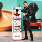 9月15日、『ネスカフェ ドルチェ グスト ドロップ』の新発売に伴って、期間限定カフェ『ネスカフェ ドルチェ グスト ドロップ 未来カフェ』がオープン。その記念イベントのゲストとしてGACKTが登壇した。