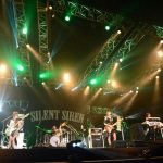 【ライブレポート】SILENT SIREN・すぅ「サマソニ、楽しみたくない？」今年の夏らしいオフショルダーでポップでキュートなステージを展開！