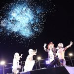 ゴールデンボンバーが『神宮外苑花火大会』ライブステージに登場!「女々しくて」で 見事に花火の打ち上げスタートを飾る!