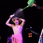 ゴールデンボンバーが『神宮外苑花火大会』ライブステージに登場！「女々しくて」で 見事に花火の打ち上げスタートを飾る！