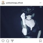 柏木由紀が胸元を大胆に開いたセクシーな衣装を身につけた姿を披露！「大人の色気超ヤバイ」と絶賛の声！