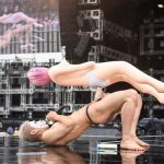 【ライブレポート】気志團万博2017 2日目のトップバッターにゴールデンボンバーが降臨！メンバー全員ビキニで登場し、悪ふざけはいつも以上にエスカレート！