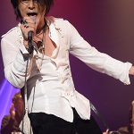 T-BOLANが初の全編アコースティックライブで代表曲『離したくはない』を披露！ 奇跡の復活をとげた上野の渾身のプレイが感動を呼ぶ！「どんなスピードになるか分からないけど、今日からスタート」