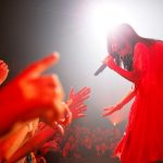 aikoがツアーファイナルでまさかの告白！「実は8月12日に足を骨折したんです。」