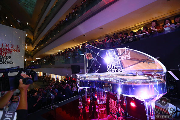 YOSHIKIスペシャルゲスト出演で、表参道ヒルズが一時騒然！ 「VOGUE FASHION’S NIGHT OUT 2017」オープニング・セレモニーで「Forever Love」「ENDLESS RAIN」2 曲を演奏し、3,400 名の観客を魅了！