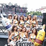 【来場者スナップ特集】SEXYなへそ出しファッションで華やかな衣装で盛り上げる！都市型ダンスミュージックフェスティバル ULTRA JAPAN 2017 初日開催！