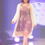 筧美和子が『神戸コレクション 2017 A/W』にダイエーキャラクターのモッくんと仲良く登場！