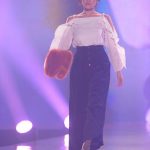 筧美和子が『神戸コレクション 2017 A/W』にダイエーキャラクターのモッくんと仲良く登場！