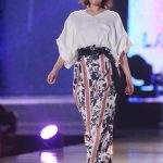 筧美和子が『神戸コレクション 2017 A/W』にダイエーキャラクターのモッくんと仲良く登場！