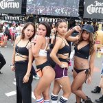 【来場者スナップ特集】SEXYなへそ出しファッションで華やかな衣装で盛り上げる!都市型ダンスミュージックフェスティバル ULTRA JAPAN 2017 初日開催!