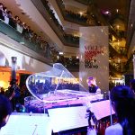 YOSHIKIスペシャルゲスト出演で、表参道ヒルズが一時騒然！ 「VOGUE FASHION’S NIGHT OUT 2017」オープニング・セレモニーで「Forever Love」「ENDLESS RAIN」2 曲を演奏し、3,400 名の観客を魅了！