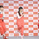 土屋太鳳、松井愛莉、広瀬すずが『ガーナ新CM発表会』でお互いの似顔絵ペイントに挑戦！その出来映えは！？