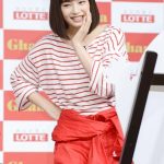 土屋太鳳、松井愛莉、広瀬すずが『ガーナ新CM発表会』でお互いの似顔絵ペイントに挑戦！その出来映えは！？