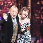 笑福亭鶴瓶がemmaと共に『ViVi Night』で人生初ランウェイ!「パワースポットやで、ここ」