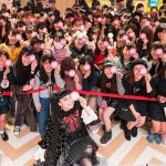 中条あやみが原宿にサプライズ登場！ 竹下通りが大パニック！？